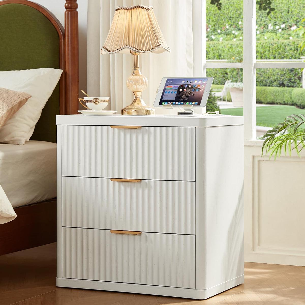 LEYAOYAO Fluted Three-Drawer Nightstand