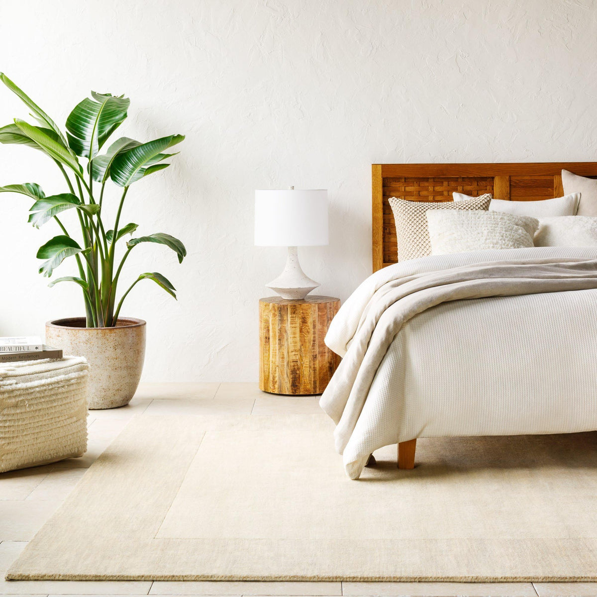 Casa Loom Hand-Tufted Wool Border Rug