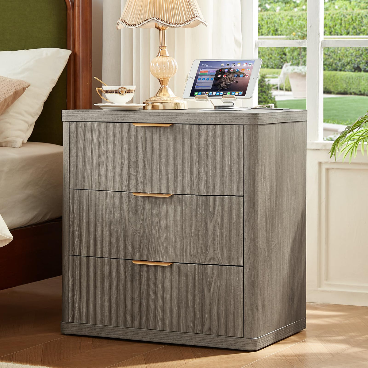 LEYAOYAO Fluted Three-Drawer Nightstand