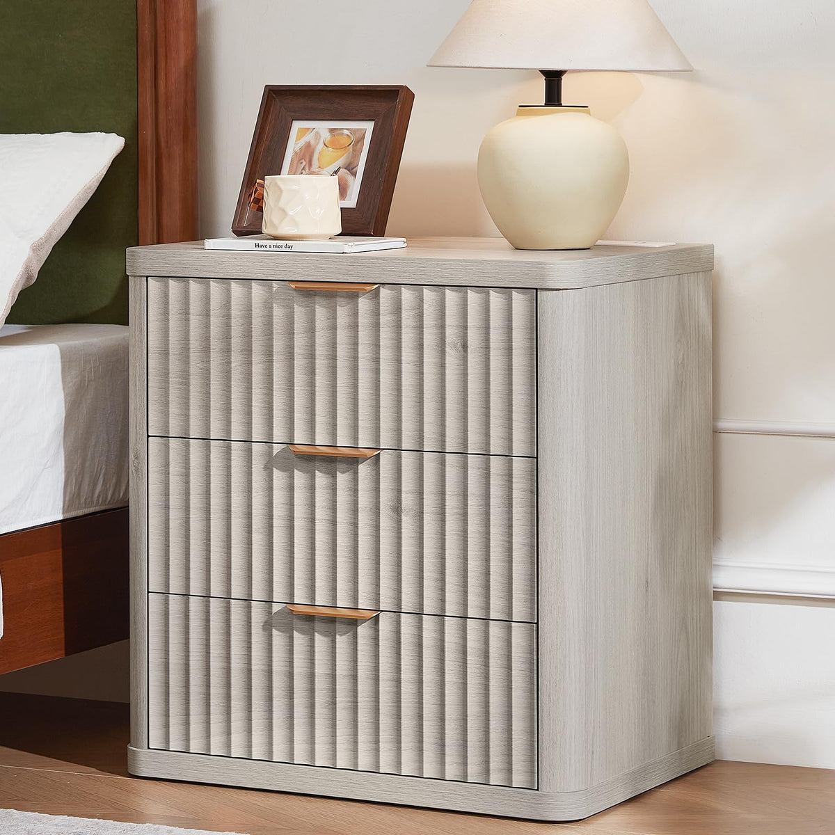 LEYAOYAO Fluted Three-Drawer Nightstand